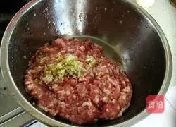 Illustration of how to make Qingbo meatballs 2