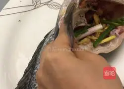Cantonese style - Illustration of how to make steamed reservoir crucian carp 3