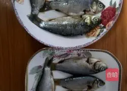 Illustration of how to make fried crucian carp 3