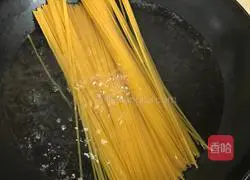 Illustration of how to make seafood pasta 3