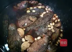 Illustration of the method of braised small crispy fish with soybeans 13