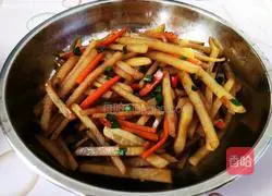 Illustration of how to make spicy and sour potato shreds 8