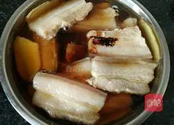 Illustration of how to make braised pork slices 7