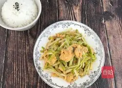 Illustration of how to make garlic yellow scrambled eggs 5