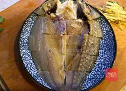 Illustration of how to steam salted fish 3