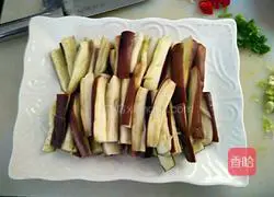 Illustration of how to make minced garlic and eggplant 3