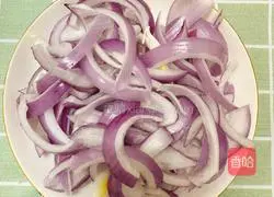 Illustration of how to cook duck meat with onions 2
