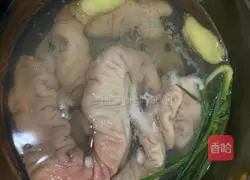 Illustration of how to make braised pork sausage 1