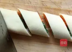 Illustration of how to make shredded pork in Beijing sauce 4