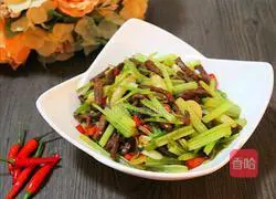 Illustration of how to make fried beef with celery 6