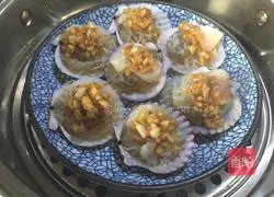 Illustration of steamed scallops with garlic vermicelli 12