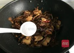 Illustration of how to make fried pork belly with tea tree mushrooms 9