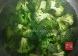Illustration of how to marry Jinlan for a long time (stir-fried broccoli with sausages) 3