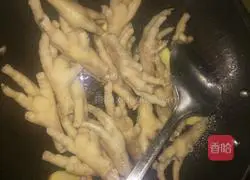 Illustration of braised chicken feet 6