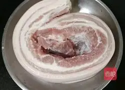 Illustration of how to make rice cooker barbecued pork 1