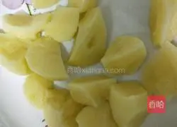 Illustration of chicken liver stewed with potatoes 2