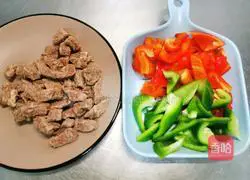 Illustration of how to make fried beef with colored pepper 3