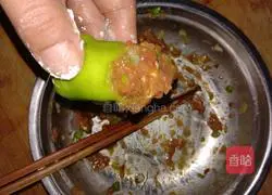 Illustration of how to make meat stuffed with pepper 6