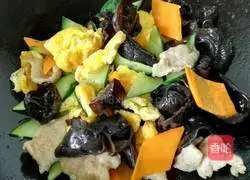 Illustration of how to make Mushu Pork 7