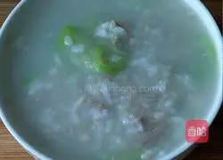 Illustration of how to make loofah lean meat porridge 5