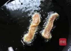 Illustration of how to make fried crispy pork 5