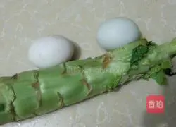 Illustration of how to make scrambled eggs with lettuce 1