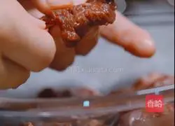 Illustration of how to make simple and easy toothpick beef 4