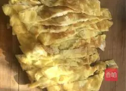 Illustration of how to make egg pancakes with fried shredded potatoes 2