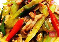 Illustration of how to make shredded pork with double pepper 10