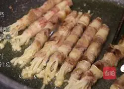 Illustration of how to make beef enoki mushrooms 1