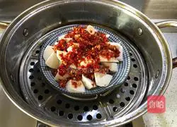 Illustration of how to make chopped pepper and taro 4