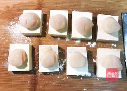 Illustration of how to make steamed tofu with scallops in drum sauce 6