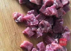 Illustration of how to make beef stewed radish 3