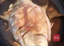 Illustration of braised golden pomfret 5