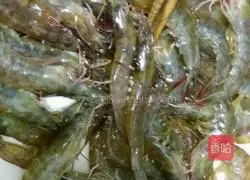Illustration of how to make fried shrimps in typhoon shelter 2