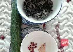 Illustration of how to make fried cucumber with fungus 1