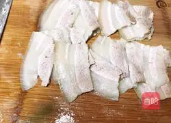 Sichuan - Illustration of how to make garlic white meat 9