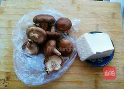 Illustration of how to make braised tofu with mushrooms 1