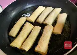 Illustration of how to wrap spring rolls 7