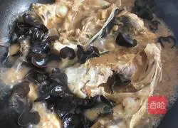 Illustration of home-style braised fish head 5