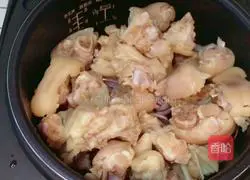 Illustration of the lazy version of pig trotters stewed with soybeans without using a drop of oil or water 7