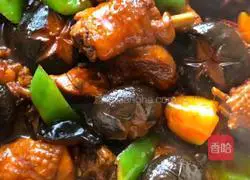 Illustration of how to make braised chicken with mushrooms and yellow beans 4