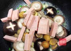 Illustration of how to make mushroom, chestnut and ham meat 9