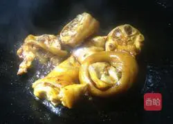 Illustration of Peanut Stewed Pork Trotters 12