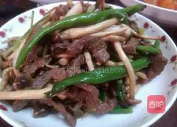 Illustration of how to stir-fry beef tenderloin with tea tree mushrooms 6