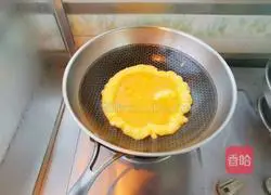 Illustration of how to make fried eggs with soybean paste 6