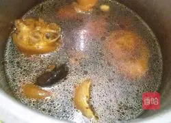 Illustration of how to make peanut stewed pig's trotters 15