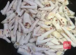 Illustration of how to make Internet celebrity chicken feet 1