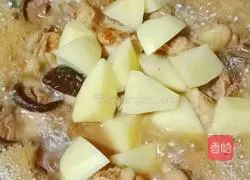 Illustration of how to cook chicken legs with mushrooms and potatoes 13