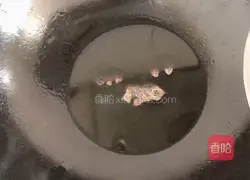 Illustration of how to make fried pork belly with parsley 2